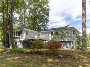 53 Hampden Dr, Norwood MA 02062