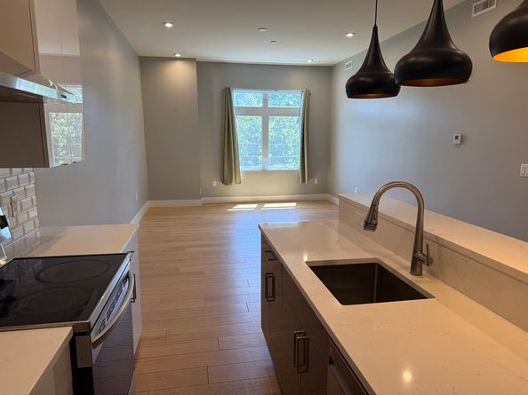 60 Cross St E 207, Somerville MA 02145