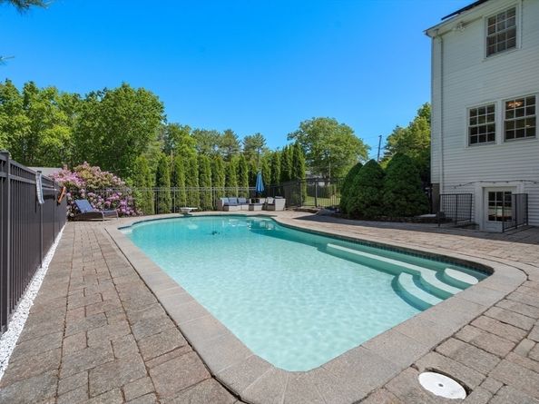 1 Pleasantview Terrace, Framingham MA 01701