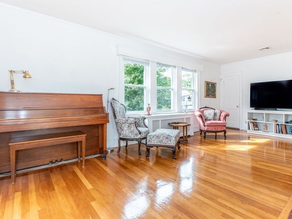 56-58 Cloverdale Rd 56, Newton MA 02461