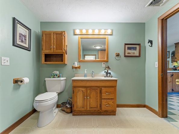 467 Durfee St, Southbridge MA 01550