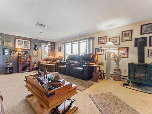 467 Durfee St, Southbridge MA 01550