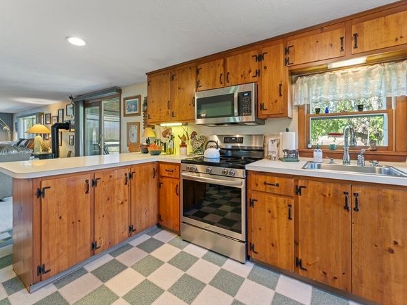467 Durfee St, Southbridge MA 01550