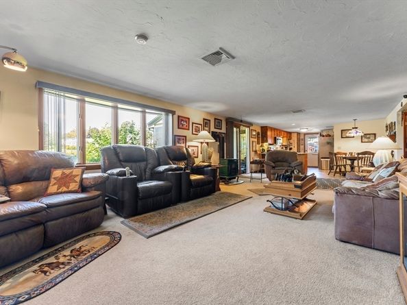 467 Durfee St, Southbridge MA 01550