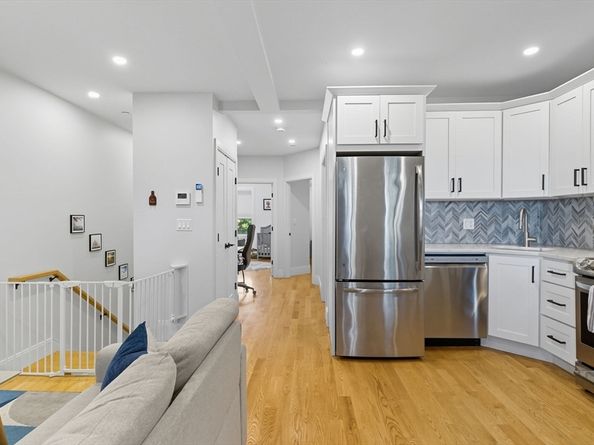 120 Bremen St 3, Boston MA 02128