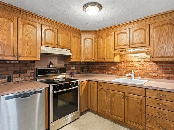 158 Rowayne Park, Bridgewater MA 02324
