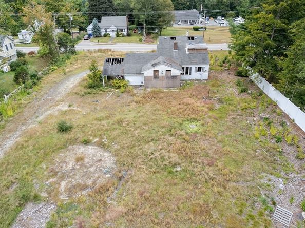 370 S Main St, Hopedale MA 01747