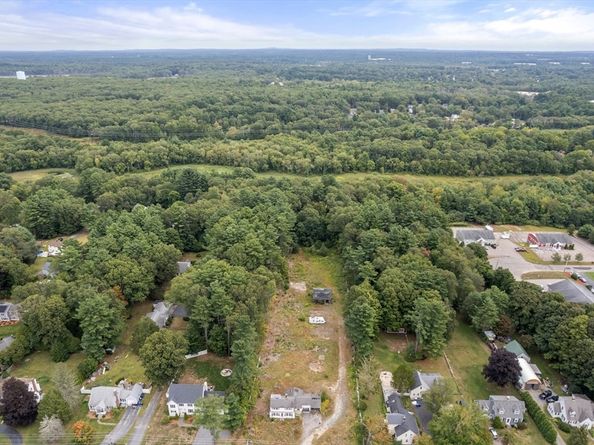 370 S Main St, Hopedale MA 01747