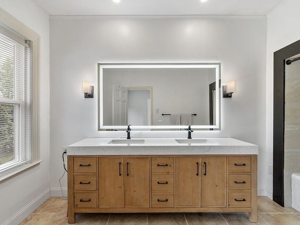 31 Johnson St, Leominster MA 01453