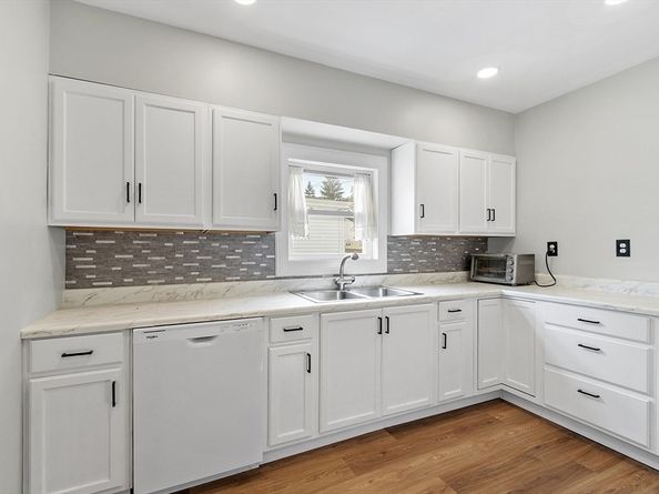 31 Johnson St, Leominster MA 01453