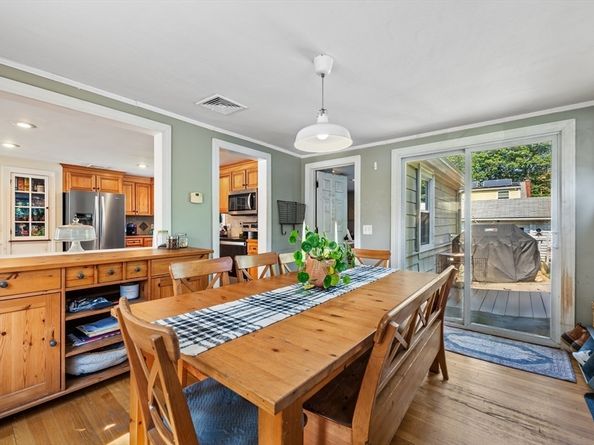 37 Hillcrest Rd, Wakefield MA 01880