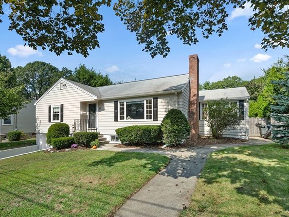 37 Hillcrest Rd, Wakefield MA 01880