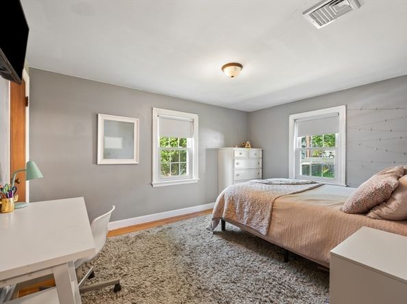 37 Hillcrest Rd, Wakefield MA 01880