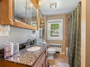 37 Hillcrest Rd, Wakefield MA 01880