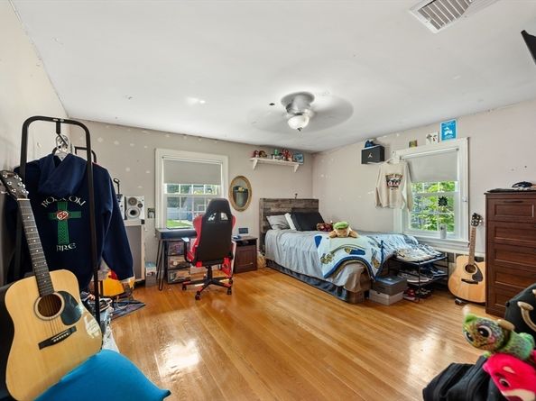 37 Hillcrest Rd, Wakefield MA 01880