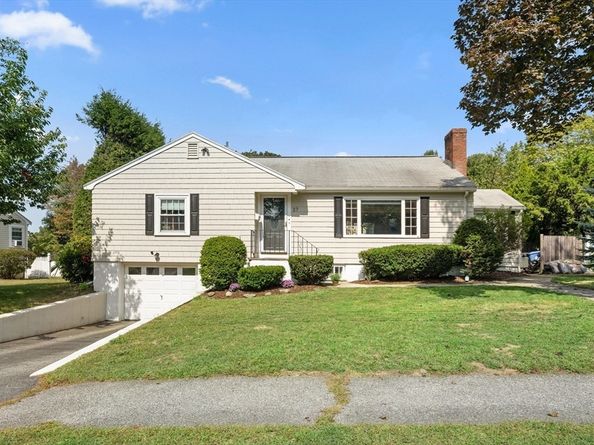 37 Hillcrest Rd, Wakefield MA 01880