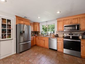 37 Hillcrest Rd, Wakefield MA 01880