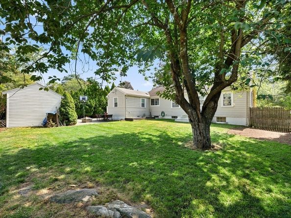 37 Hillcrest Rd, Wakefield MA 01880