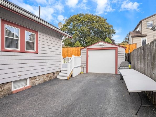 232 Lynn St, Peabody MA 01960