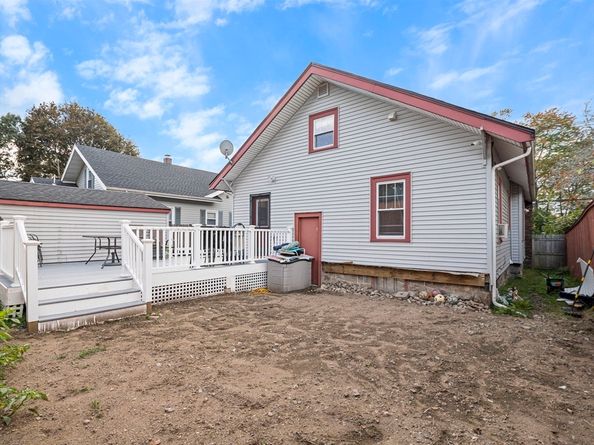 232 Lynn St, Peabody MA 01960