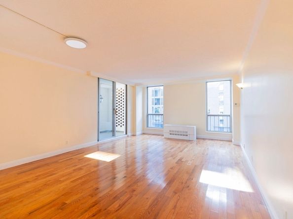 44 Washington St 501, Brookline MA 02445