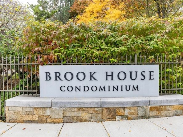 44 Washington St 501, Brookline MA 02445