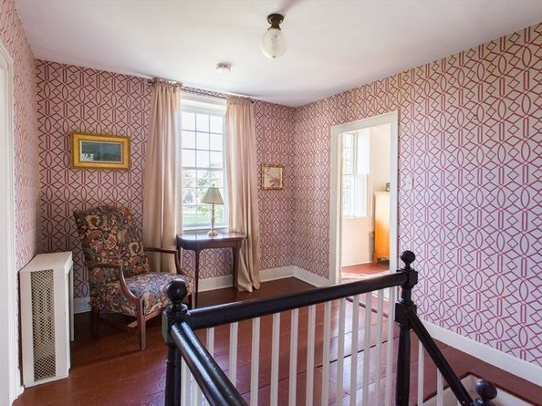 28 N Main St, West Brookfield MA 01585
