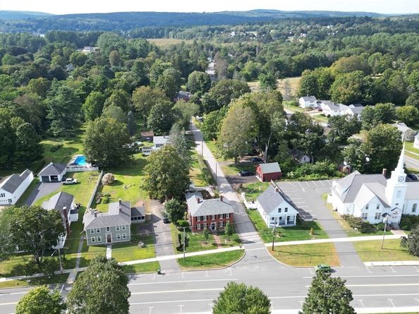 28 N Main St, West Brookfield MA 01585