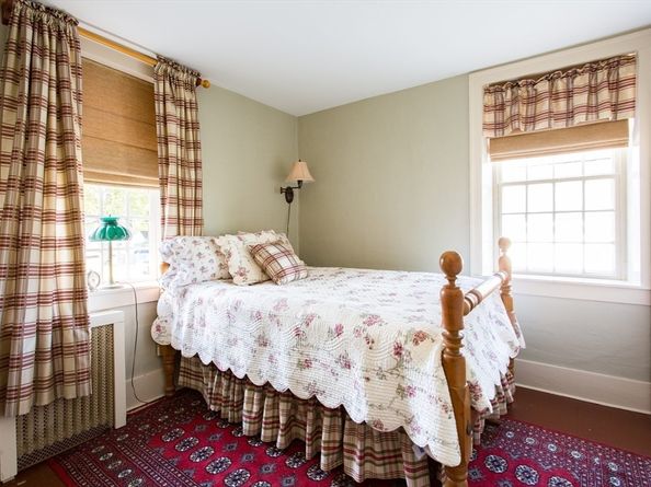 28 N Main St, West Brookfield MA 01585