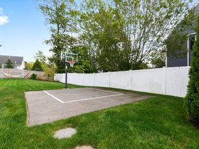 17 Lavalley Ln, Newburyport MA 01950