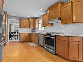 17 Lavalley Ln, Newburyport MA 01950