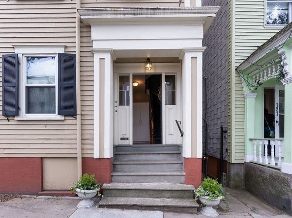 123 Trenton 3, Boston MA 02128