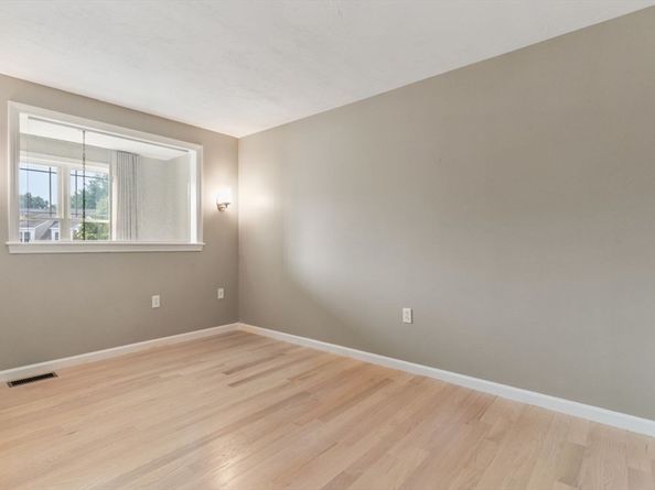 33 Barker Square Dr 33, Pembroke MA 02359
