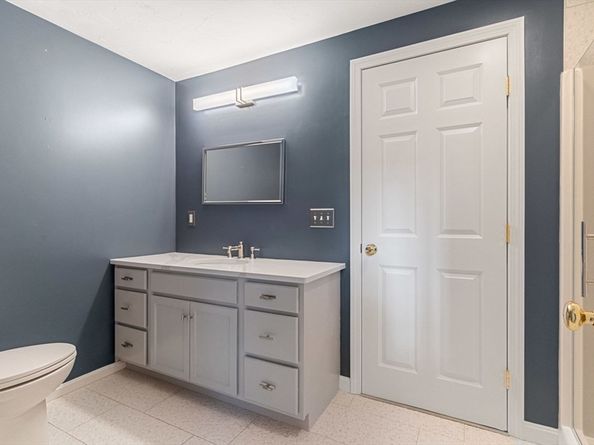33 Barker Square Dr 33, Pembroke MA 02359