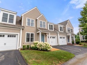 33 Barker Square Dr 33, Pembroke MA 02359