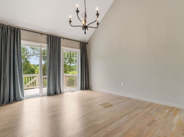 33 Barker Square Dr 33, Pembroke MA 02359