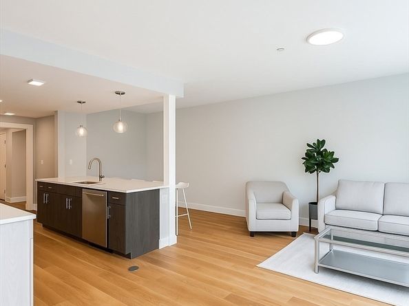 98 Prescott St 1b, Boston MA 02128
