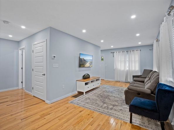 68 Liberty Sq, Rockland MA 02370