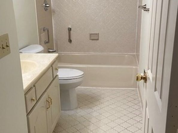 131 Coolidge Ave 122, Watertown MA 02472