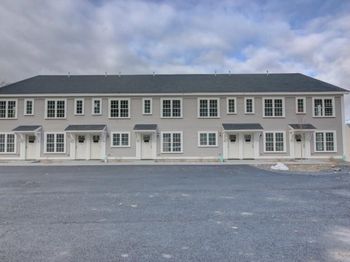 89 W Main St