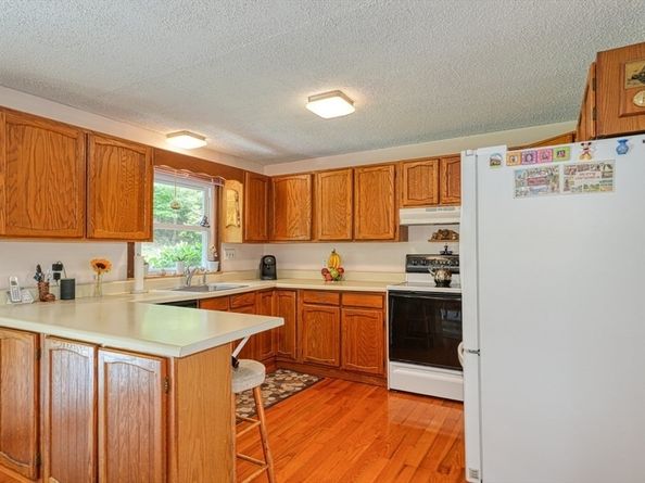 49 Summer Hill Rd, Maynard MA 01754