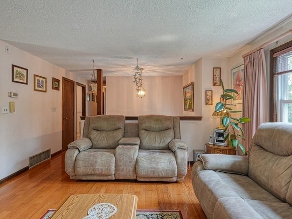 49 Summer Hill Rd, Maynard MA 01754
