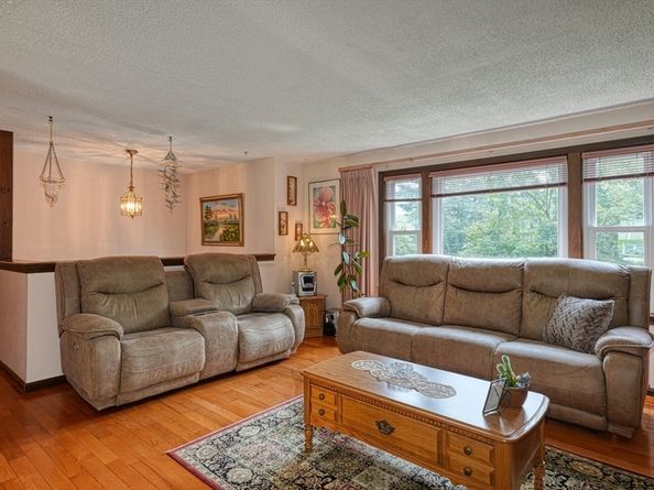 49 Summer Hill Rd, Maynard MA 01754