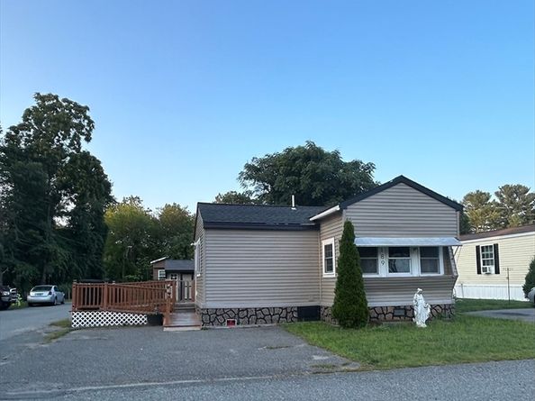 189 Lakeview Street, Tewksbury MA 01876