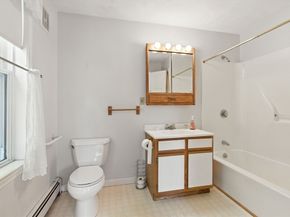28 Edgeworth St, Weymouth MA 02189