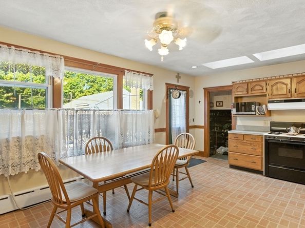 28 Edgeworth St, Weymouth MA 02189