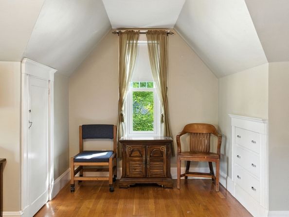 28 Edgeworth St, Weymouth MA 02189