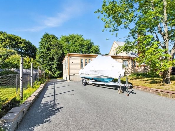 28 Edgeworth St, Weymouth MA 02189