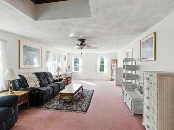 28 Edgeworth St, Weymouth MA 02189