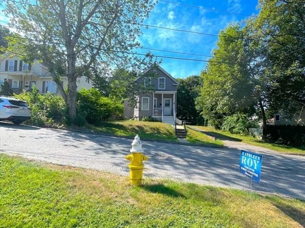 2 Keen St, Worcester MA 01603